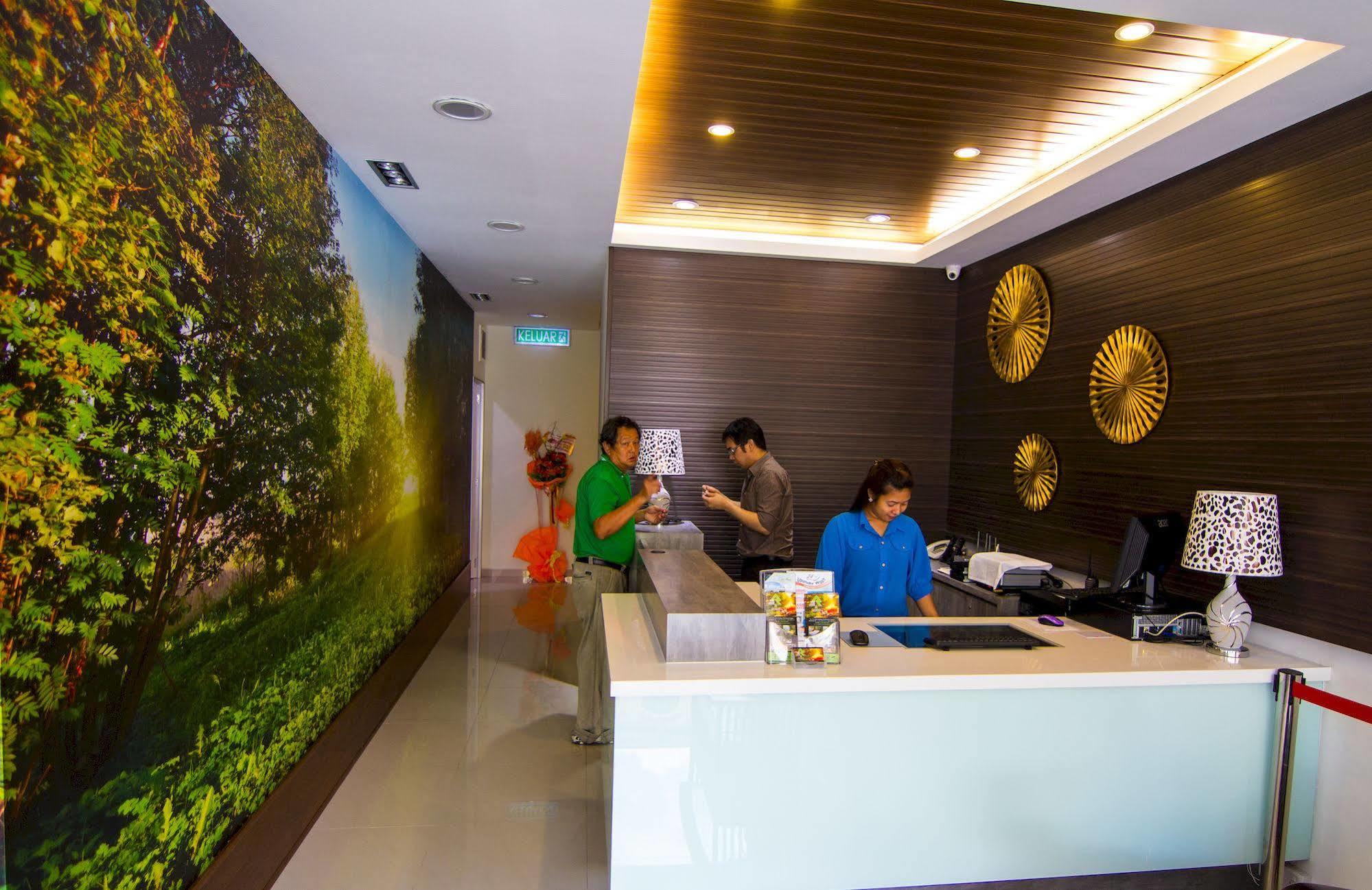 Hotel Rain Forest
